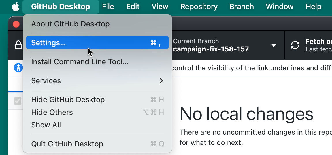 Mac のメニュー バーのスクリーンショット。 開かれた [GitHub Desktop] ドロップダウン メニューで、カーソルが [Settings] をポイントしており、それが青色で強調されています。