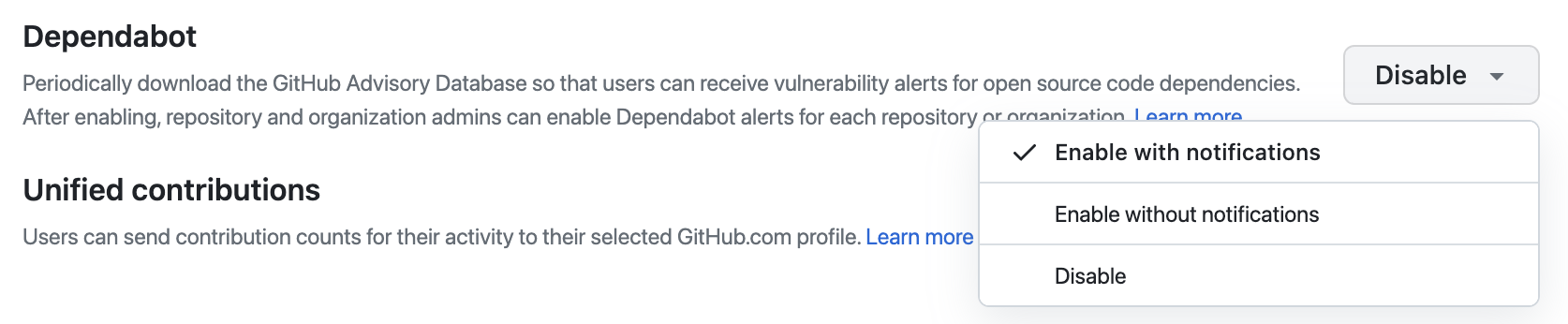 Captura de tela do menu suspenso "Habilitar" para Dependabot alerts, mostrando as opções disponíveis.