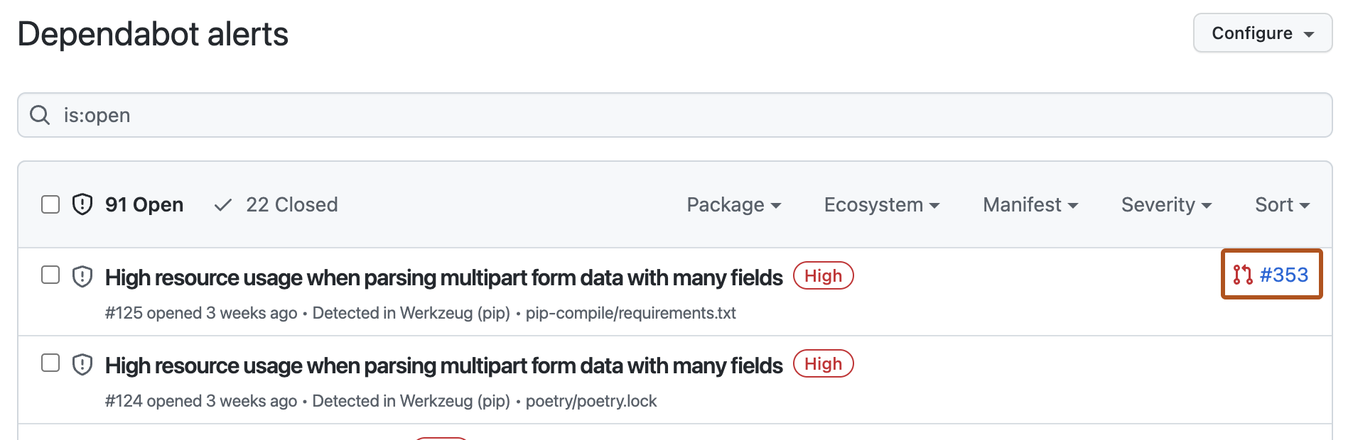 Capture d’écran de la vue Dependabot alerts. À droite d’une alerte, un lien vers une demande de tirage, intitulé « #353 », est indiqué en orange.