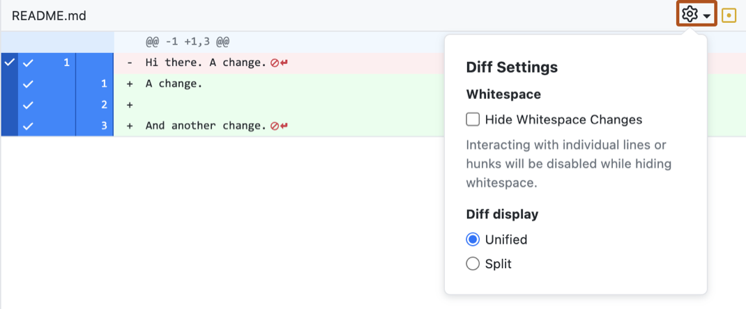 Captura de pantalla de la vista de diferencias de un archivo. Un icono de engranaje aparece resaltado en naranja y se ha expandido para mostrar los valores "Whitespace" y "Diff display".